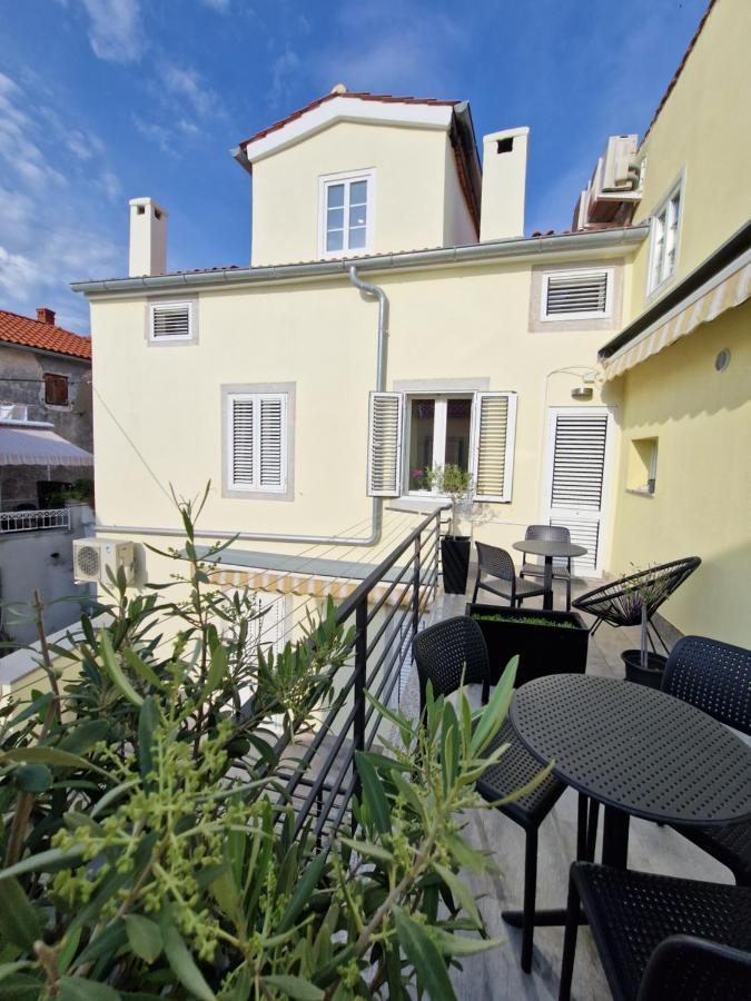 Apartment And Room Marija Krk Town Exteriör bild